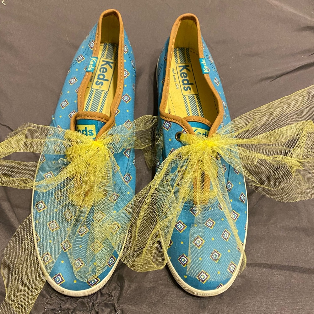 Blue Keds decked out 80s style!